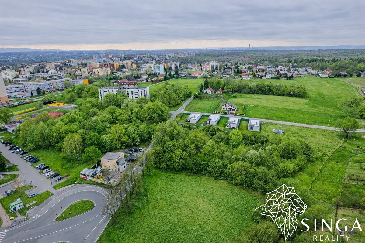 Prodej komerčního pozemku 2850 m²